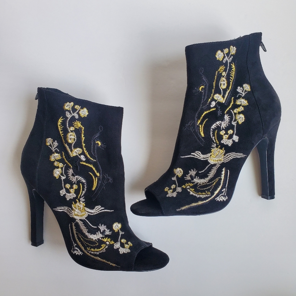 Black Floral Design Open Toe Heels